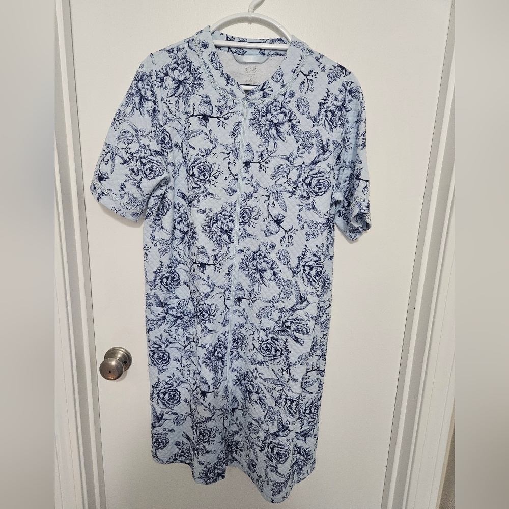 Adonna Blue Floral Quilted Robe Zipper Short Sleeve Size M